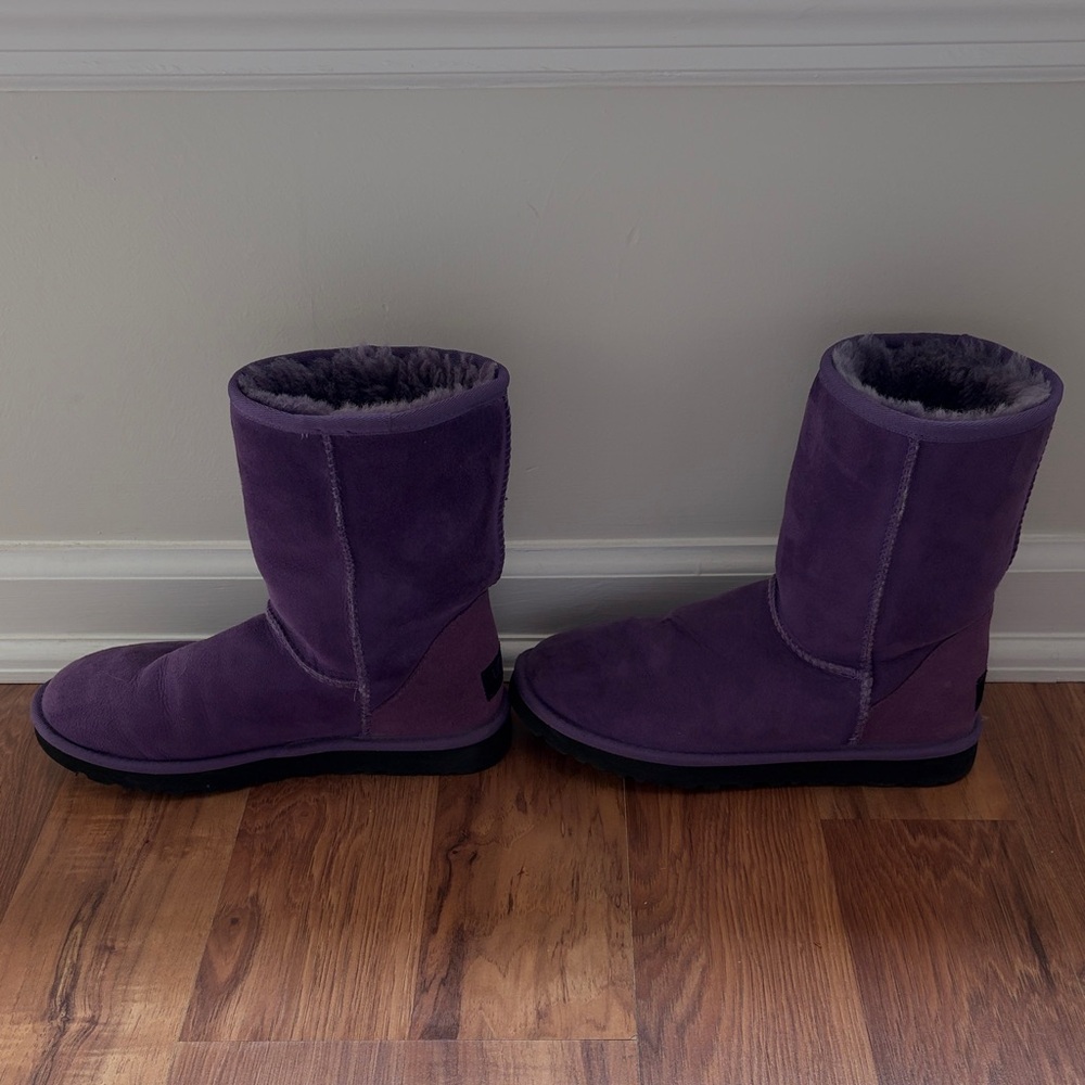 UGG - Classic Short Purple Uggs,  Size 6 - Picture 2 of 5